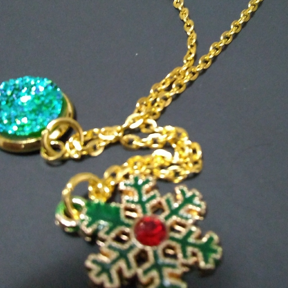 Magnificent Green Snowflake Red Stone Necklace - Picture 4 of 5